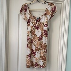 NWT Volcom Floral Short Sleeve Dress